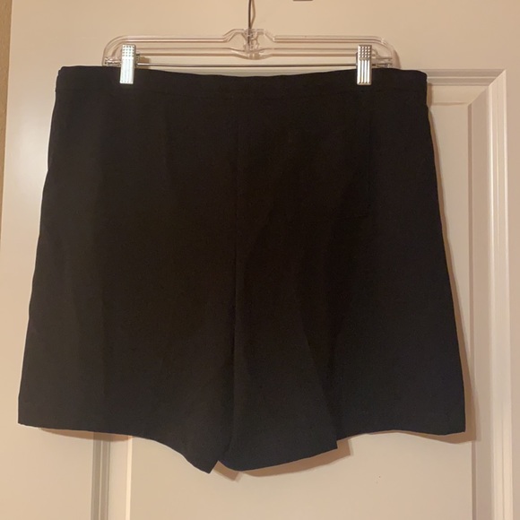 Harold’s Black Shorts Size 10 - Picture 2 of 3